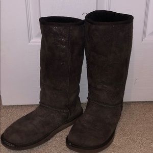 Brown detailed UGG boots